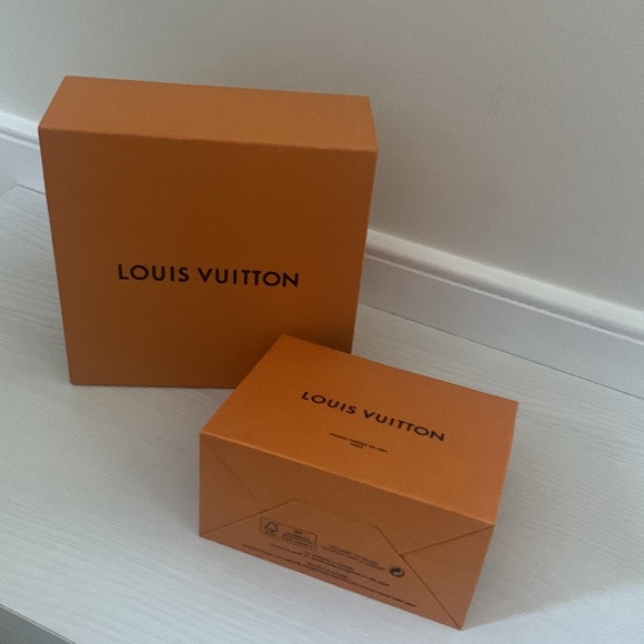 Louis Vuitton Pull Style Box & Bag - Picture 9 of 9
